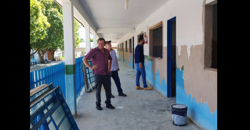 Imagem de compartilhamento para o artigo Prefeito visita canteiro de obras na EMAC na cidade de Alcinópolis da MS Todo dia